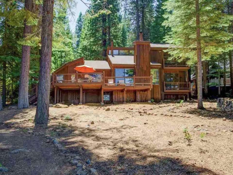 Spooner’s Lakefront – 367 Lake Almanor West Drive